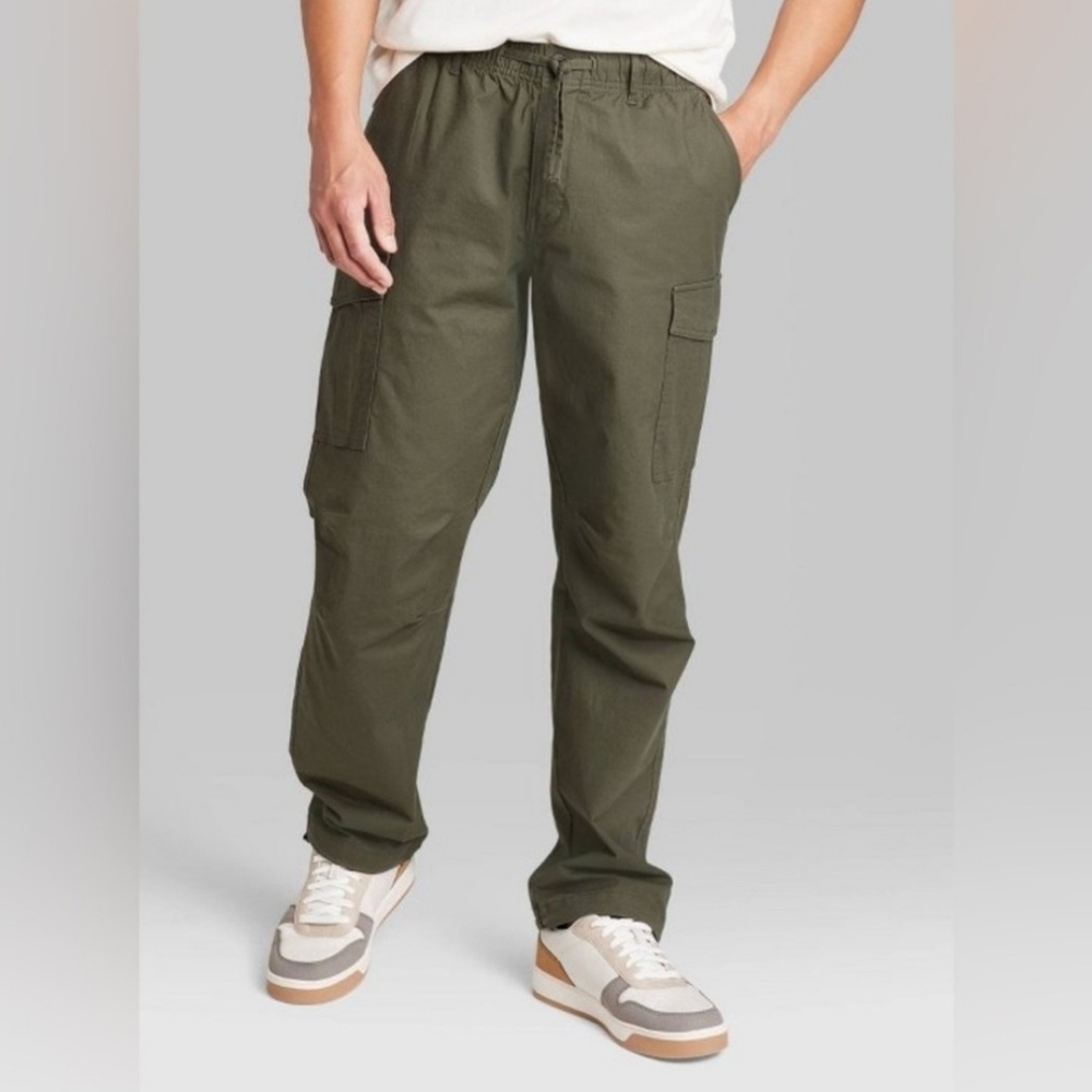 NWT Men's Olive Green Cargo Jogger Pants - Size Small